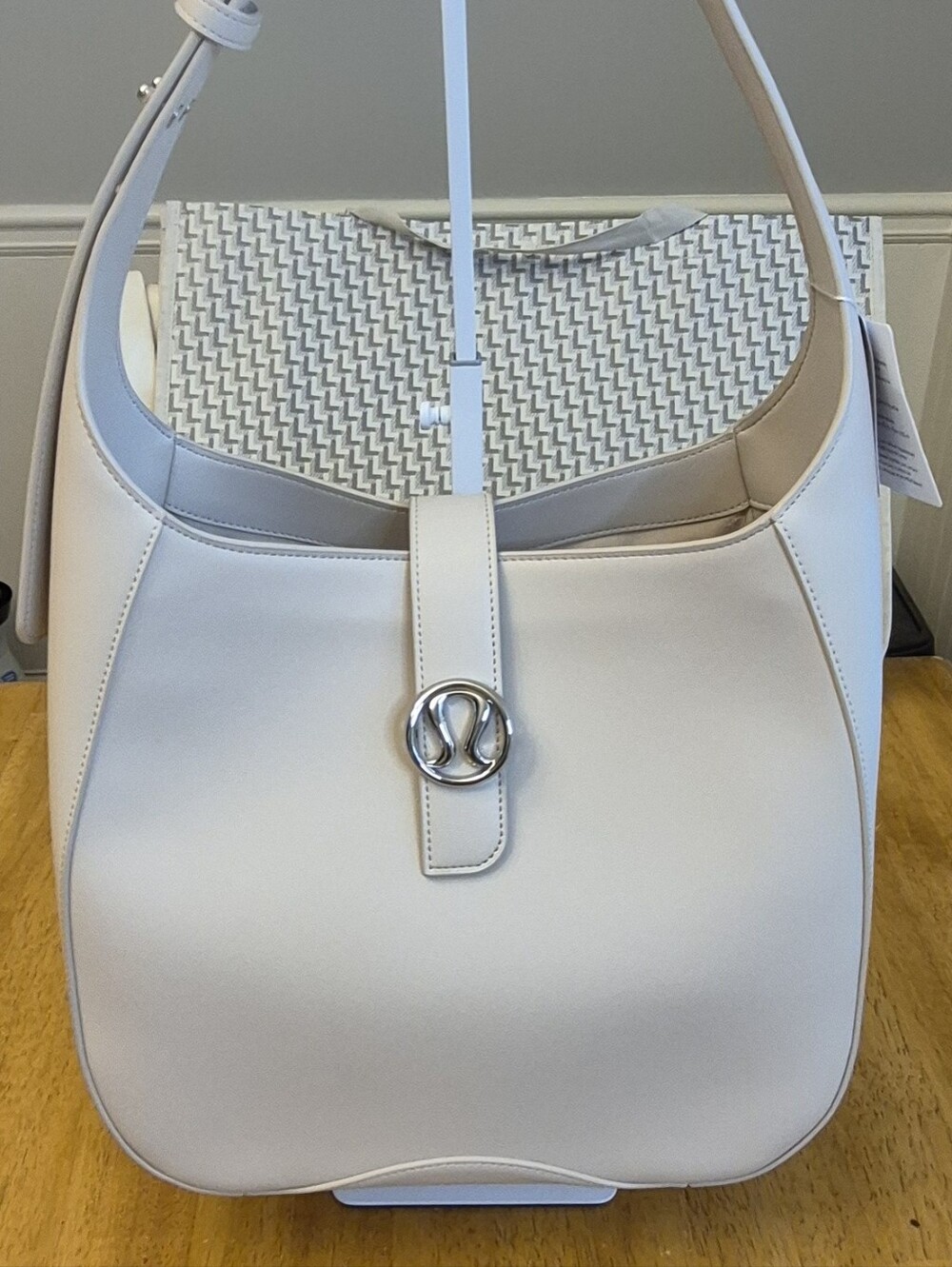 Lululemon Leather Alternative Large Shoulder Bag 8L Cashew Ivory $228 Retail